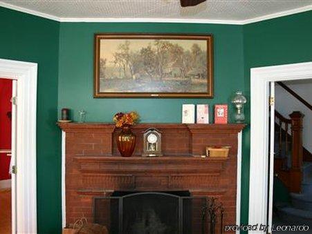 The Young House Bed And Breakfast Millinocket Інтер'єр фото