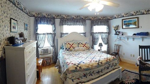 The Young House Bed And Breakfast Millinocket Екстер'єр фото