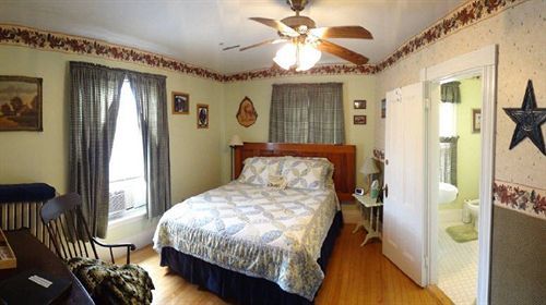 The Young House Bed And Breakfast Millinocket Екстер'єр фото