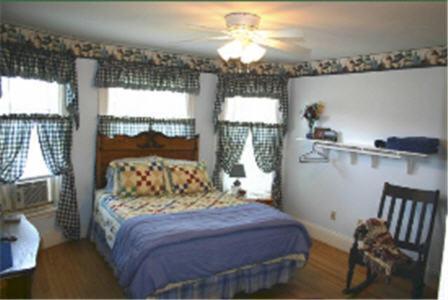The Young House Bed And Breakfast Millinocket Номер фото